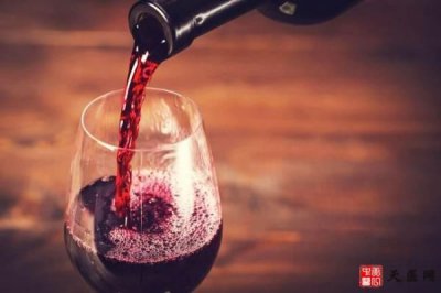 ​经期能喝红酒么女生(经期能喝红糖水吗什么时候喝最好)