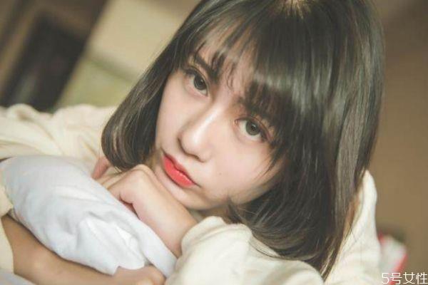 女朋友好几个小时不回消息 女朋友敷衍聊天表现 女朋友好几个小时不回消息 女朋友敷衍聊天表现