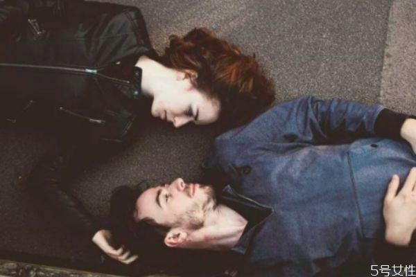 异地恋冷淡期怎么度过 异地恋平淡期如何维持