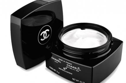 香奈儿眼霜有几种？20岁以上的人就要使用眼霜