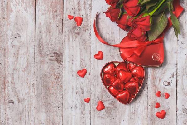 情人节要是见不到面怎么办 情人节送男朋友什么礼物合适 情人节要是见不到面怎么办 情人节送男朋友什么礼物合适