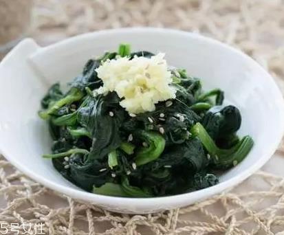 菠菜炒几分钟能熟 菠菜炒几分钟才够营养