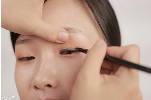 怎么画性感的妆容 性感风的妆容教程 怎么画性感的妆容 性感风的妆容教程