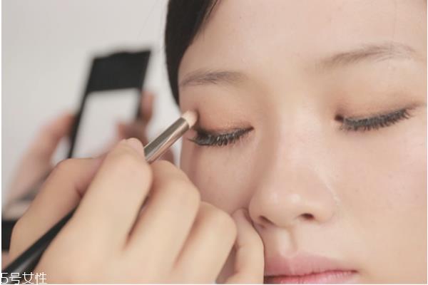 怎么画性感的妆容 性感风的妆容教程 怎么画性感的妆容 性感风的妆容教程