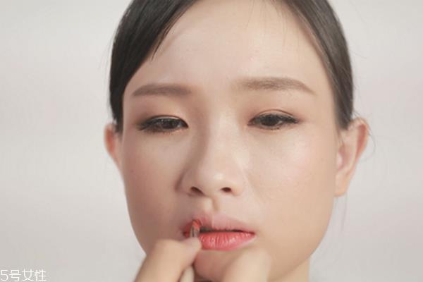 怎么画性感的妆容 性感风的妆容教程 怎么画性感的妆容 性感风的妆容教程