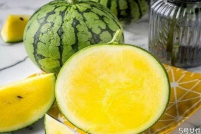 ​特小凤西瓜的营养价值 黄瓤西瓜和红瓤西瓜有什么区别