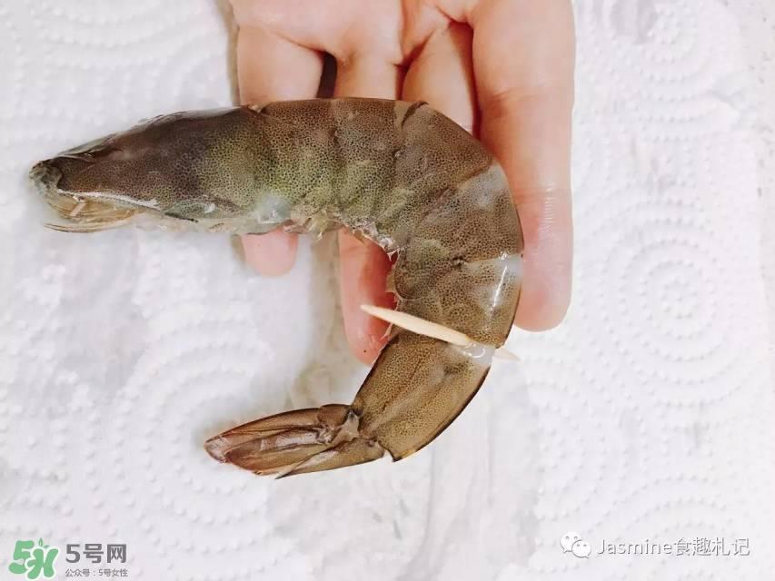 基围虾虾线怎么去除 基围虾去虾线图解 基围虾虾线怎么去除 基围虾去虾线图解