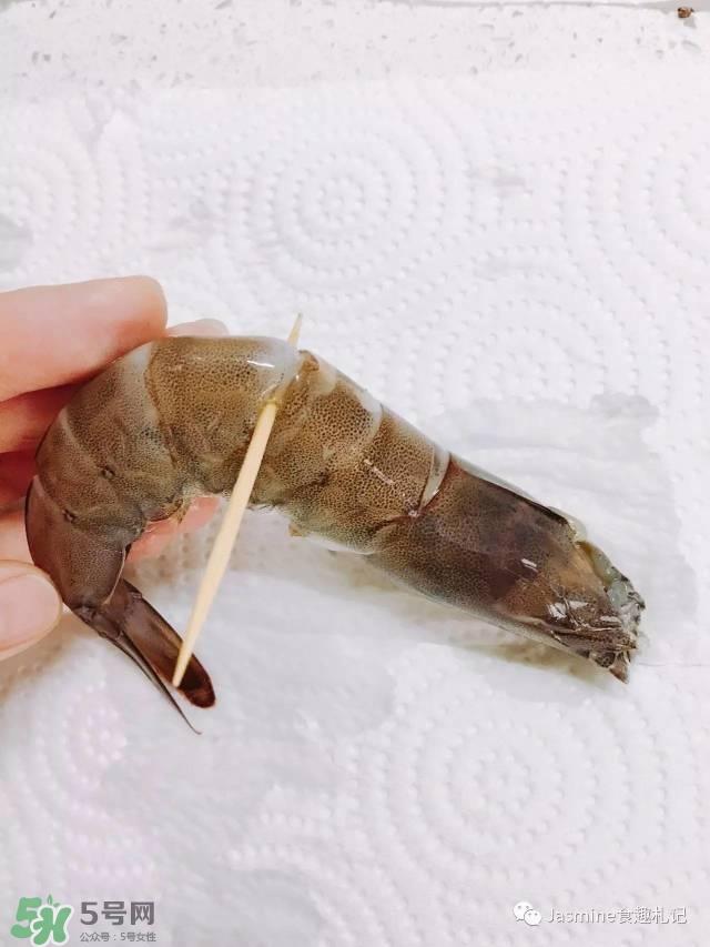 基围虾虾线怎么去除 基围虾去虾线图解 基围虾虾线怎么去除 基围虾去虾线图解