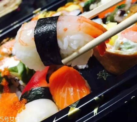 军舰寿司的做法 晒照必备技能 军舰寿司的做法 晒照必备技能