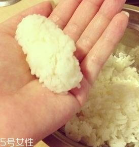 军舰寿司的做法 晒照必备技能 军舰寿司的做法 晒照必备技能