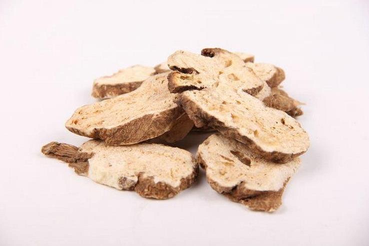 生白术与炒白术的功效区别 生白术是热性还是凉性 生白术与炒白术的功效区别 生白术是热性还是凉性