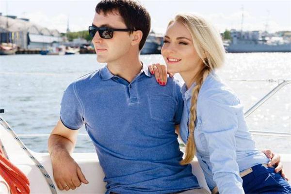 男友对闺蜜过于关心怎么办 男友很关心我闺蜜正常吗 男友对闺蜜过于关心怎么办 男友很关心我闺蜜正常吗