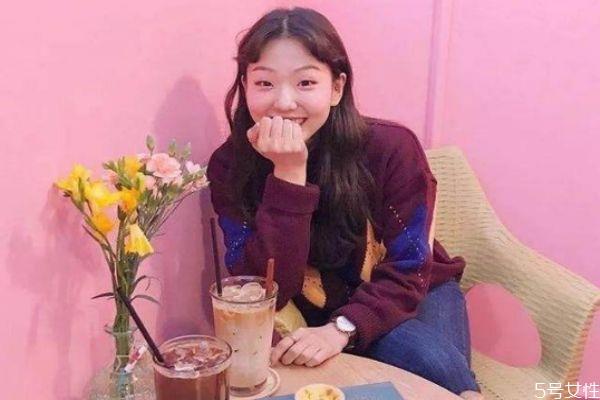 假装爱你的男人有四点 一段感情要结束的征兆 假装爱你的男人有四点 一段感情要结束的征兆