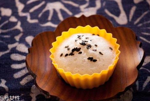 发糕为什么蒸出来塌陷 蓬松香软发糕技巧