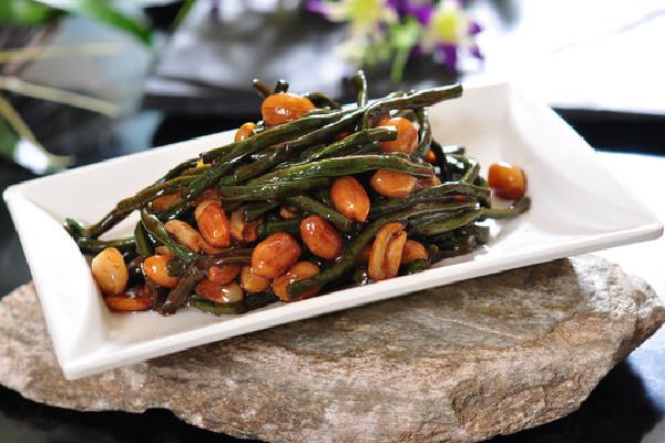 干豆角为什么是黑色的 干豆角时间长了还能吃吗