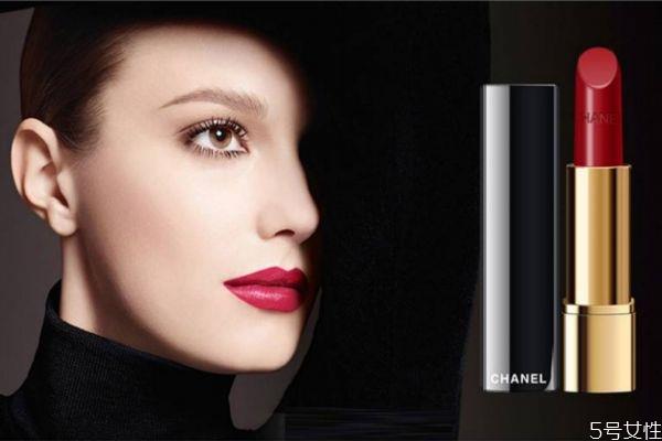 新口红都有一层蜡吗 新口红上的蜡怎么去除