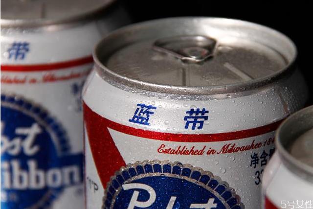 蓝带啤酒好喝吗 蓝带与百威哪个好喝 蓝带啤酒好喝吗 蓝带与百威哪个好喝