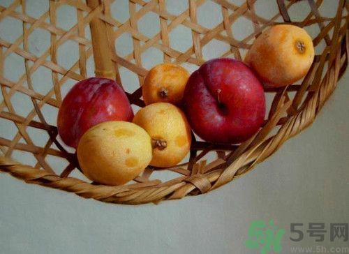 枇杷皮能吃吗?枇杷皮怎么吃 枇杷皮能吃吗?枇杷皮怎么吃