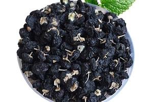 黑枸杞泡水后什么颜色 紫色渐变蓝色 黑枸杞泡水后什么颜色 紫色渐变蓝色