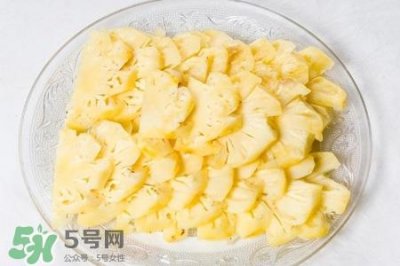 ​菠萝要用盐水泡多久？菠萝用盐水泡多长时间？