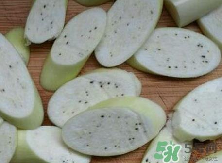 篙芭里面有黑点可以吃吗?篙芭里面有黑点能吃吗? 篙芭里面有黑点可以吃吗?篙芭里面有黑点能吃吗?