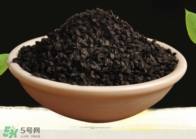 韭菜籽可以生吃吗?韭菜籽生吃还是熟吃? 韭菜籽可以生吃吗?韭菜籽生吃还是熟吃?