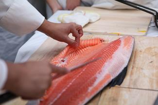 三文鱼可以煮熟吃吗?三文鱼能煮熟吃吗? 三文鱼可以煮熟吃吗?三文鱼能煮熟吃吗?