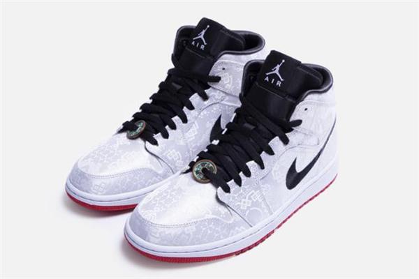 aj1白丝绸撕开来是什么样的 aj1白丝绸怎么撕开 aj1白丝绸撕开来是什么样的 aj1白丝绸怎么撕开