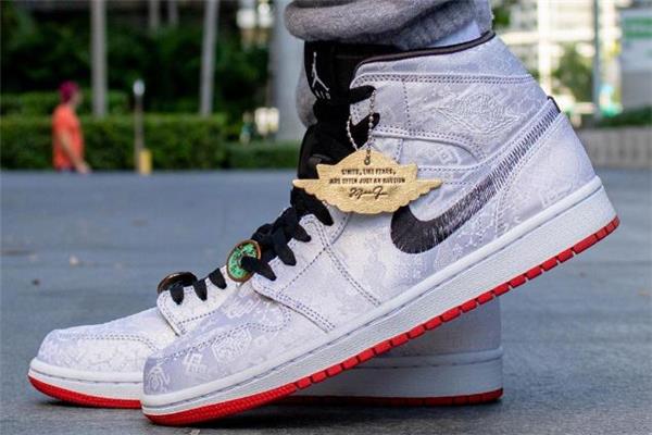 aj1白丝绸撕开来是什么样的 aj1白丝绸怎么撕开 aj1白丝绸撕开来是什么样的 aj1白丝绸怎么撕开