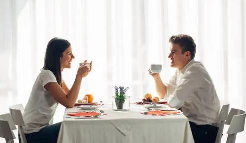 怎么约女生吃饭