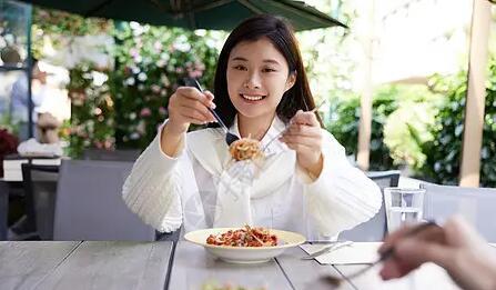 约女生吃饭的方法