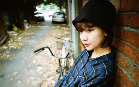 吃饭时有好感的表现