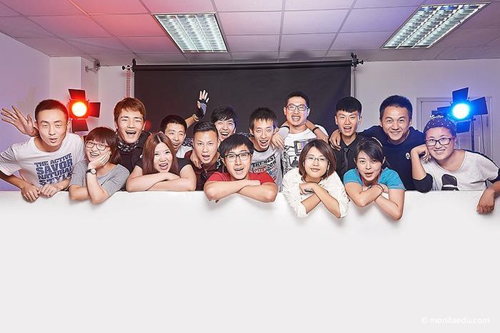 10人以上大合影队形只能“人从众”?给你看专业摄影师的自拍合影