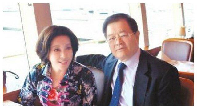 刘晓庆有四任丈夫却没有一个孩子，究竟是为什么？真相让人唏嘘！