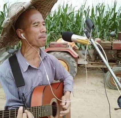 农村大叔唱歌成网红，一天收入顶上班族一年，网红收入都这样？