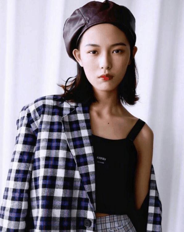 00后赵佳丽跨入超模？大长腿 皮肤白皙 搭配时尚 简直美翻了