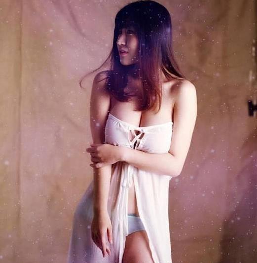 台球界最美裁判，曾双腿夹碎核桃！网友：这点潘晓婷比不上她