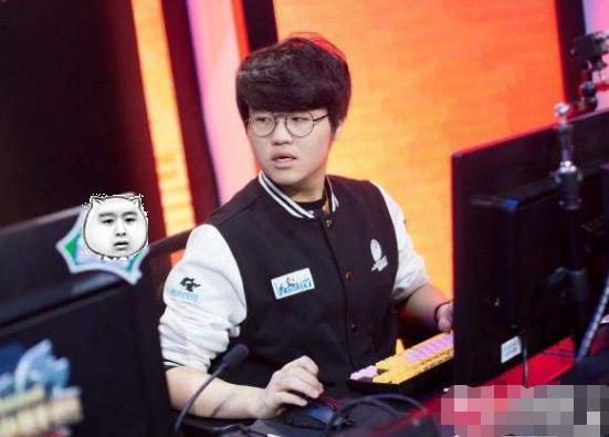 严君泽翻出姿态旧照，姿态连说这张照片太经典，却被吐槽真恶心！