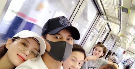 刘诗诗吴奇隆晒甜蜜自拍打脸离婚传言!王者荣耀将开拍真人版剧集