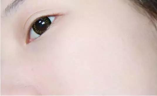 泰国又现网红“断货王”,被称“橡皮擦”,3次皮肤白的堪比换脸