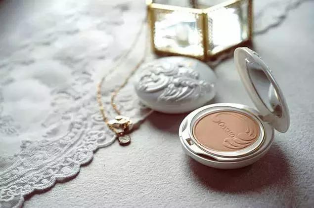 泰国又现网红“断货王”,被称“橡皮擦”,3次皮肤白的堪比换脸