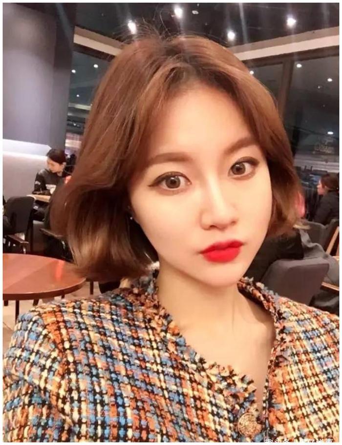 短发中比较流行的几款发型,让你变成精致女孩,颜值堪比校花!