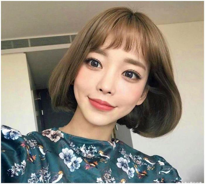 短发中比较流行的几款发型,让你变成精致女孩,颜值堪比校花!