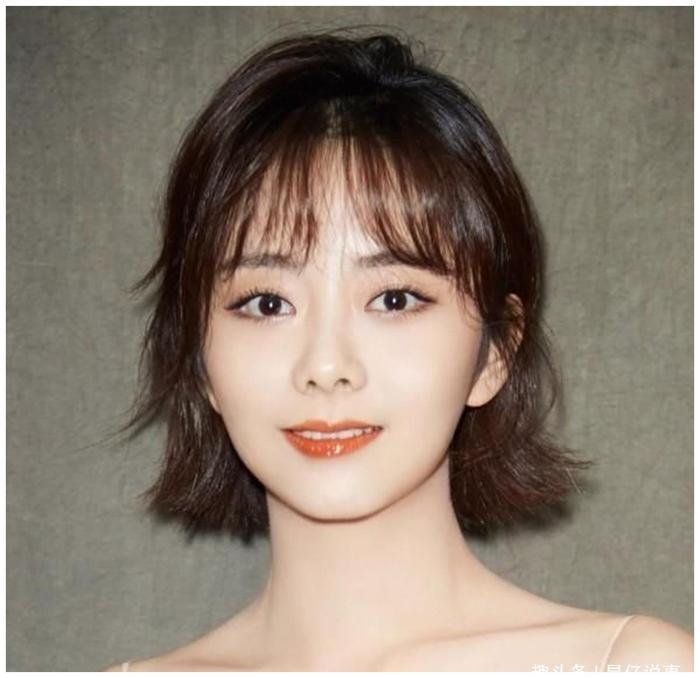 短发中比较流行的几款发型,让你变成精致女孩,颜值堪比校花!