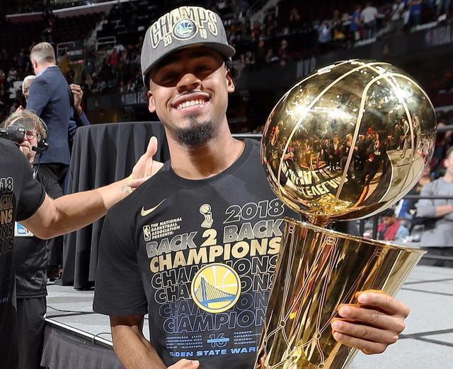 从落选秀到总冠军后卫,库克能做好詹姆斯身边的带刀侍卫吗