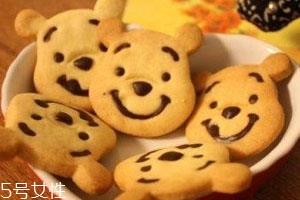 烤箱烤饼干用锡纸用刷油吗 烤箱烤饼干小技巧 烤箱烤饼干用锡纸用刷油吗 烤箱烤饼干小技巧