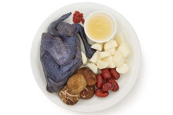 乌鸡汤用什么锅炖最好 乌鸡汤可以补血吗 乌鸡汤用什么锅炖最好 乌鸡汤可以补血吗