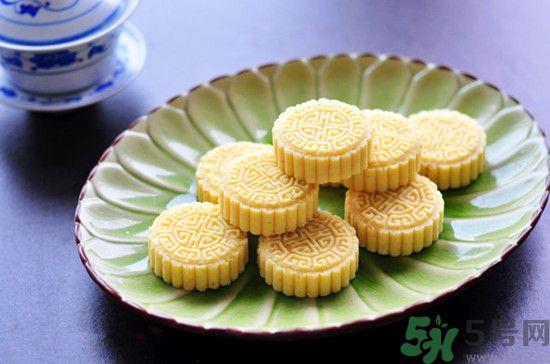 吃绿豆糕能喝啤酒吗?吃绿豆糕喝啤酒好不好? 吃绿豆糕能喝啤酒吗?吃绿豆糕喝啤酒好不好?