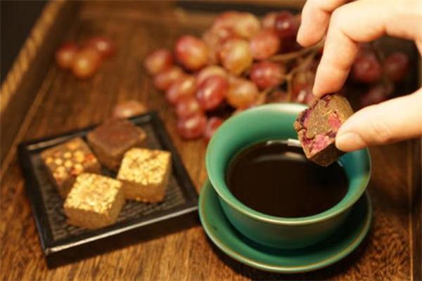 喝红糖姜茶可以暖宫吗 暖宫的红糖姜茶怎么做 喝红糖姜茶可以暖宫吗 暖宫的红糖姜茶怎么做