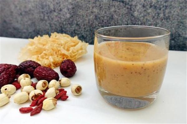 莲子是寒性的吗 莲子是属于平性的 莲子是寒性的吗 莲子是属于平性的